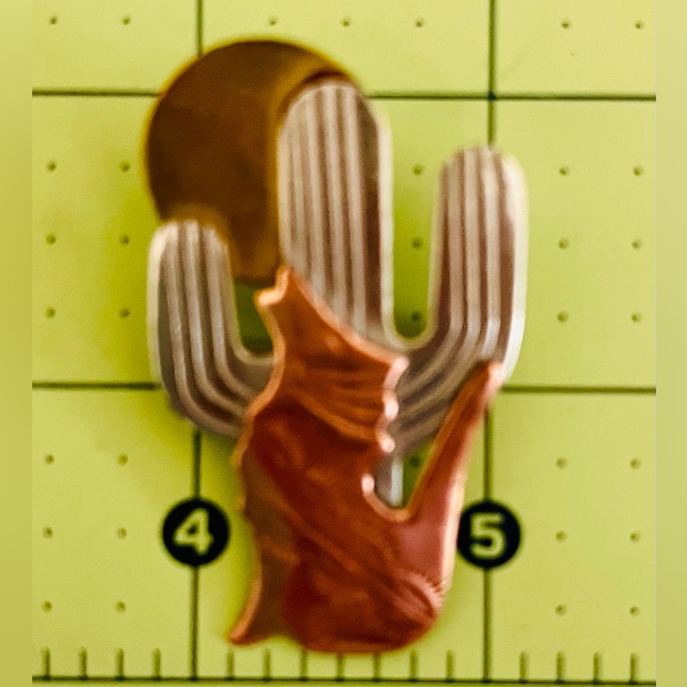 Tri-Color Southwest Pin - Picture 3 of 3